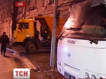 На Євромайдані неспокійно: приїхали вантажівки з піском, почалися провокації