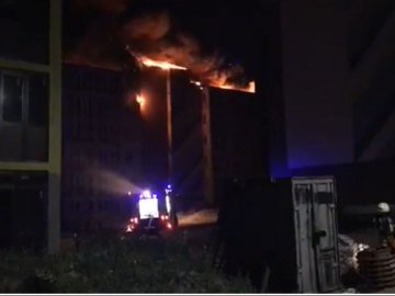 У Києві сталась масштабна пожежа у житловому комплексі. ФОТО