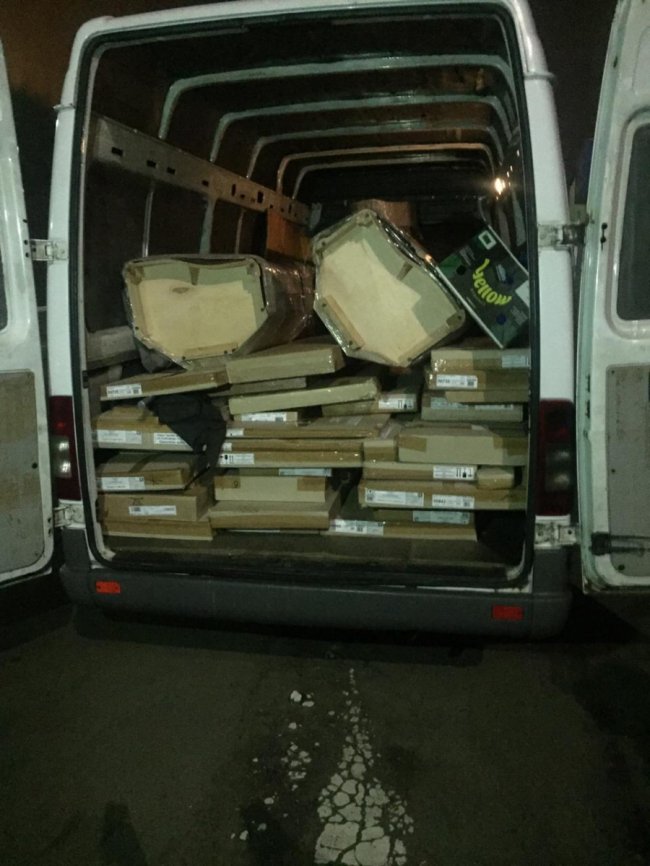 На «Устилузі» затримали понад тонну незадекларованих меблів. ФОТО