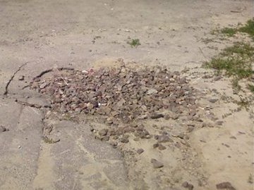 Небезпечну яму в Нововолинську засипали. ФОТО