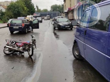 У волинському місті автівка збила мотоцикліста. ФОТО