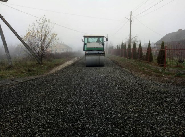 У волинському селищі почали ремонтувати дорогу за півтора мільйона