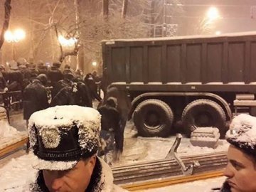 Штурм барикад Євромайдану. ФОТО. ВІДЕО