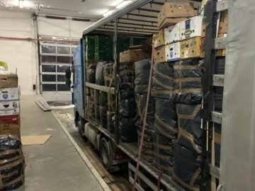 На «Ягодині» у гуманітарному вантажі виявили контрабандний крам на понад 2 мільйона гривень