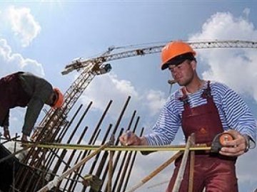 Луцька мерія замовила послуги будівельників з зарплатою понад 3 тисячі гривень