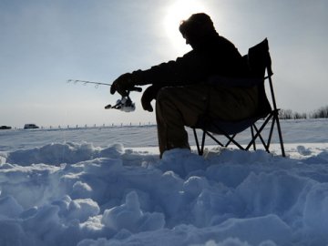 Не більше 3 кіло «на душу»: рибалкам нагадують правила зимового вилову