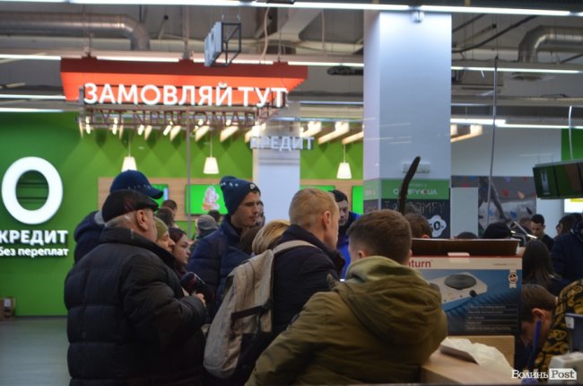 «Чорна п’ятниця» в ТРЦ «ПортCity». ФОТОРЕПОРТАЖ