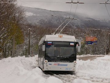 Частину Криму завалило снігом