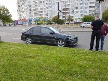 У Луцьку аварія: не розминулись дві автівки