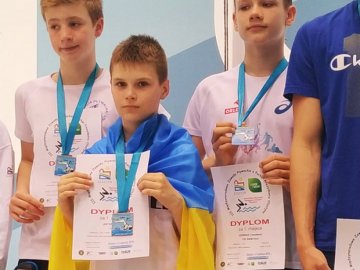 Юний плавець з Луцька привіз зі змагань в Польщі 6 золотих медалей. ФОТО