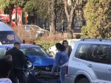 Аварія онлайн: дівчина вчинила ДТП, ведучи трансляцію в Instagram. ВІДЕО