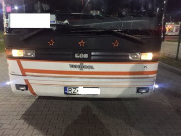 На кордоні з Польщею через приховані сигарети вилучили автобус