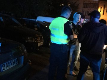 Поліція затримала двох іноземців на кабріолеті у Луцьку. ФОТО