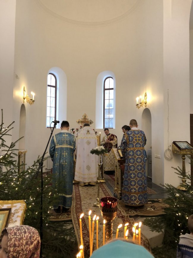 В храмі на 40-му мікрорайоні у Луцьку на Різдво провели перше богослужіння. ФОТО