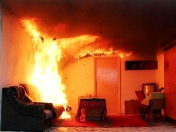Пожежа на Соборності: у квартирі була дитина. ОНОВЛЕНО. ВІДЕО. ФОТО