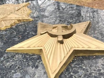 У Луцьку просять прибрати комуністичну символіку на меморіалі «Вічної слави»: думка міськради. ВІДЕО