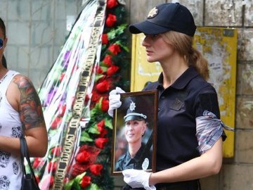 У Києві попрощалися з капралом поліції Аріною Кольцовою. ФОТО