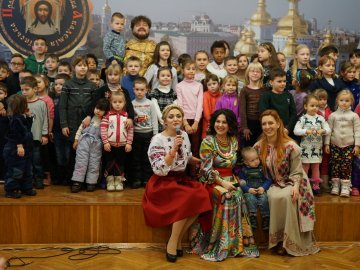 «АТБ» виступив у ролі Святого Миколая для тисяч українських дітей