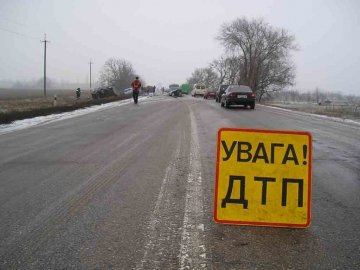 На Волині «Волга» і «Мазда» не поділили дороги 