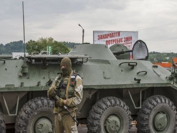 СБУ затримала двох бійців «Правого сектора» СБУ, які брали участь у стрілянині в Мукачево