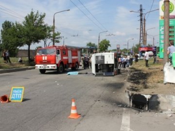 У Запоріжжі розбилася маршрутка з пасажирами, загинула людина. ФОТО
