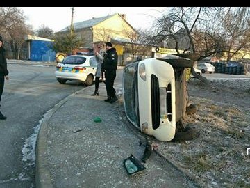 Аварія у Луцьку: перевернута автівка