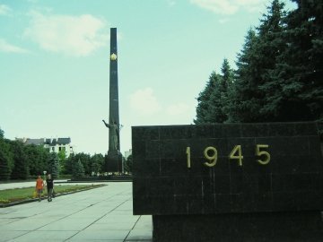 Луцький Меморіал Вічної Слави прибиратимуть від комуністичної символіки