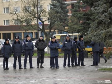 Під час ходи луцького Євромайдану 5 грудня працювали 16 міліціонерів