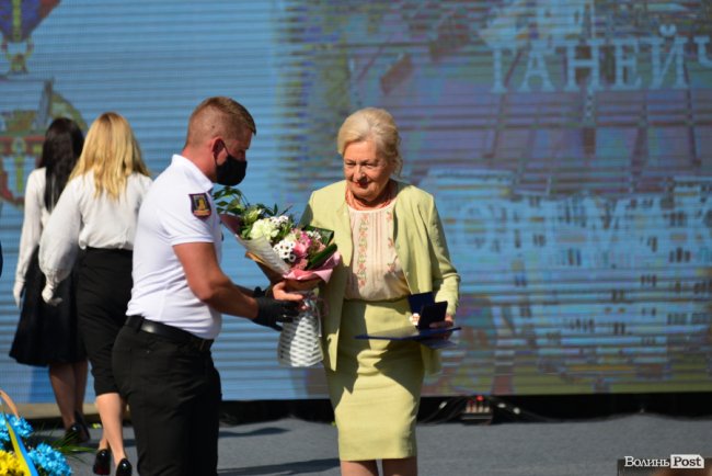 У Луцьку нагородили почесних громадян міста та вручили відзнаку від президента. ФОТО