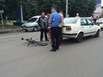 ДТП у Луцьку: біля «Лучеська» збили велосипедиста. ФОТО