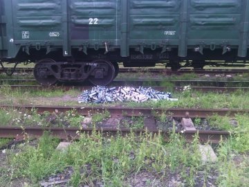 На волинському кордоні у потязі виявили безакцизні цигарки. ФОТО