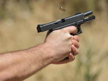П'яний батько підстрелив 10-річного сина з пістолета