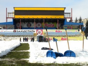 Луцький стадіон готують до приїзду «Динамо» з Києва. ФОТО