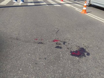 У Луцьку автомобіль збив пішохода: постраждала – у лікарні. ФОТО