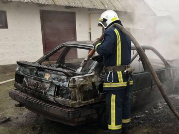 На Рівненщині в автомобілі вибухнув газовий балон. ФОТО