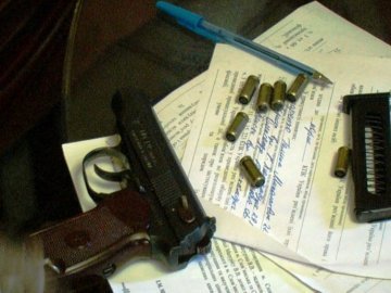 Жителя Закарпатської області затримали з пістолетом