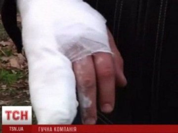 На Дніпропетровщині родич судді зламав палець міліціонеру. ВІДЕО