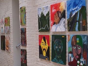 Волинські волонтери представили у Брюсселі виставку картин бійців АТО
