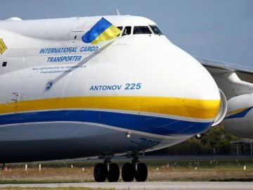 Найбільший у світі український літак зустріли в Австралії. ВІДЕО
