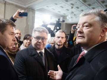 «Надиктовані в Офісі Зеленського»: адвокати Порошенка оскаржили рішення суду про привід у п’яти інстанціях