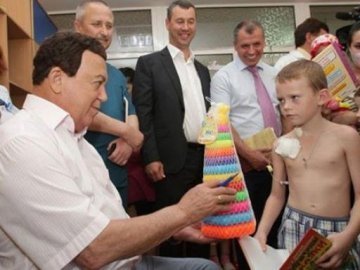 У соцмережах затролили Кобзона і його подарунок кримським дітям ФОТО. ВІДЕО 