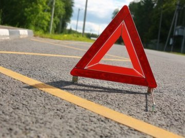 Аварія у Луцьку: не розминулись легковик і тролейбус