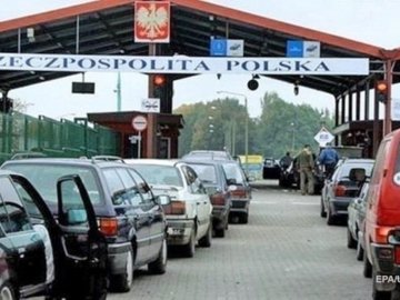 У чергах на кордоні з Польщею стоять 200 автівок