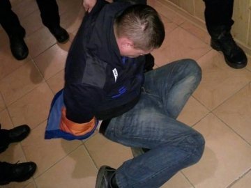 У Луцьку поліція затримала п’яного водія, який не мав документів та чинив опір. ФОТО