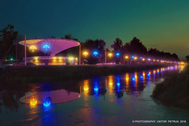 Краса центрального парку Луцька у сутінках. ФОТО