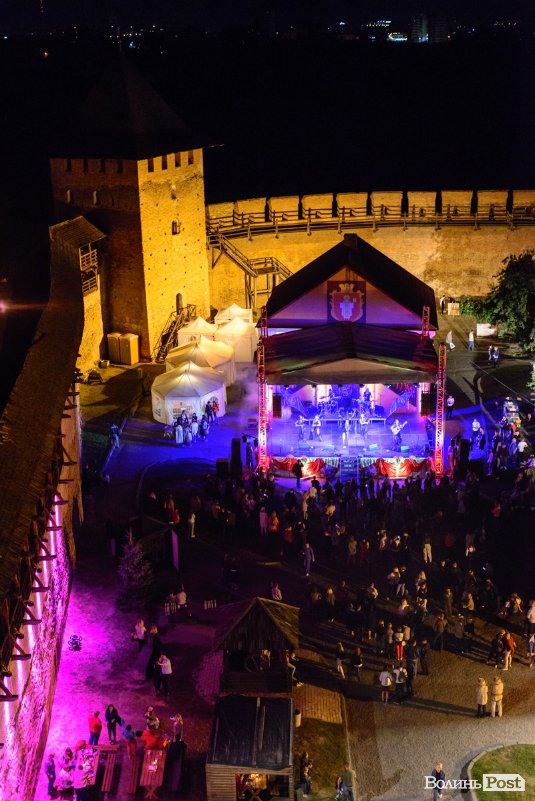 Вночі у Луцькому замку ожив дух середньовіччя. ФОТОРЕПОРТАЖ