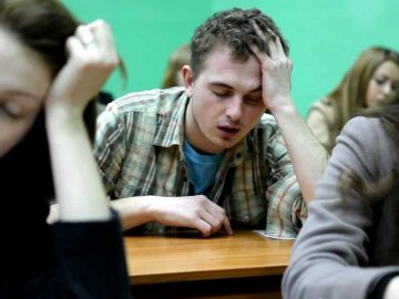 На Волині студента-прогульника до навчання повертала поліція