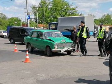 Біля Центрального ринку у Луцьку зіткнулись два легковики. ФОТО