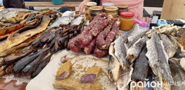 Риба, городина, чудо-трава: що можна придбати на ринку у Шацьку в курортний сезон 