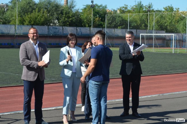 Волинським чемпіонам до Дня спорту подарували три квартири. ФОТО